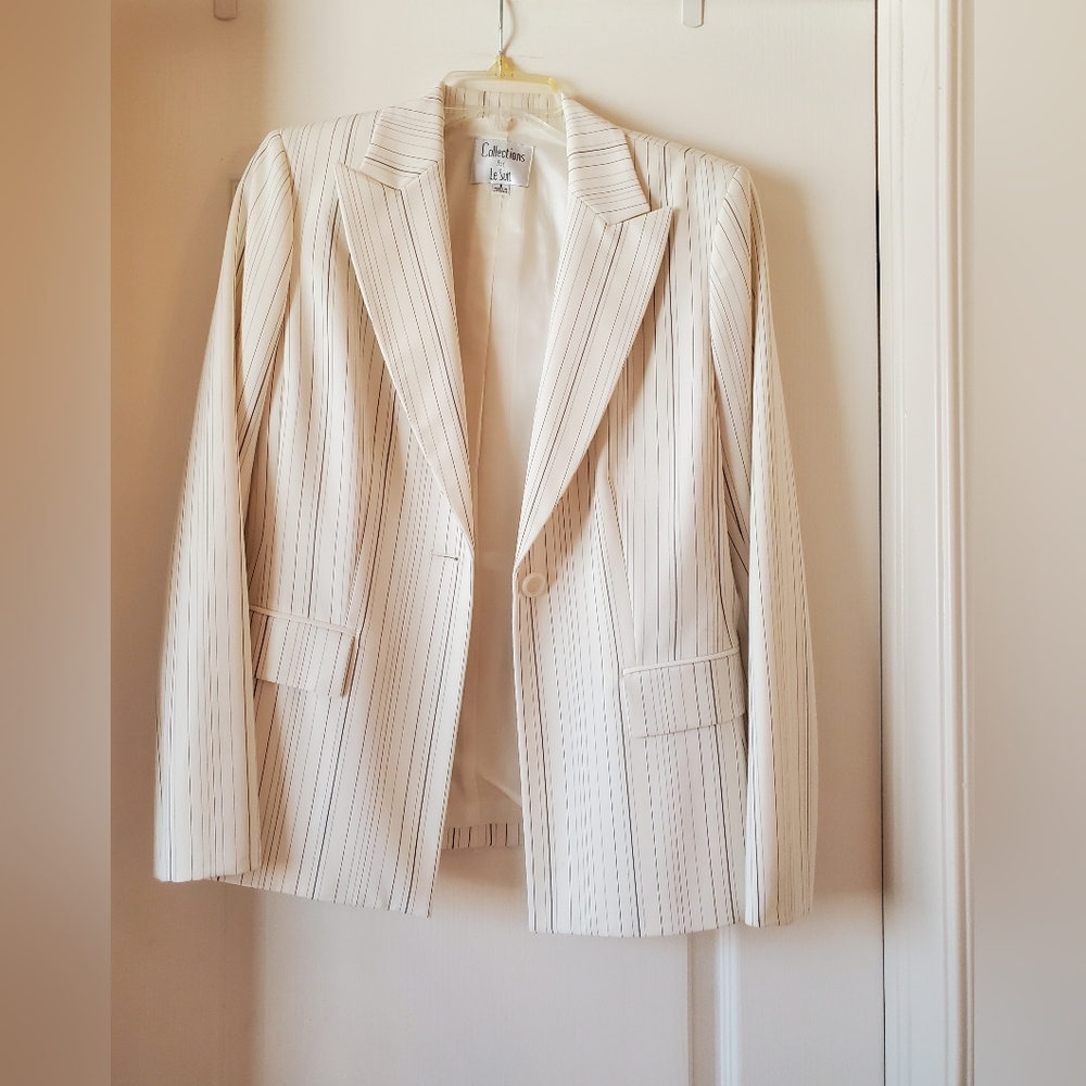 Collections for Le Suit Suite